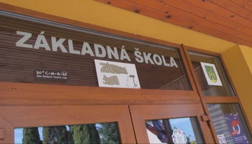 Rodiny obetí útokov na školách dostanú odškodné. Štát vyčlenil 240-tisíc eur