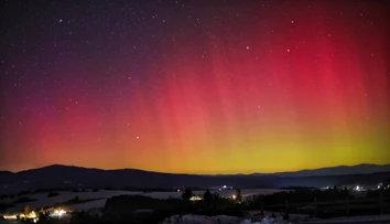 V noci sa oplatí pozerať na oblohu. Na Slovensku je šanca na polárnu žiaru