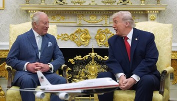 Humor aj politika: Kráľ Karol podpichol Trumpa počas večere v Bielom dome