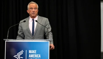 V USA napriek kritike ministra Kennedyho schválili prvú mRNA vakcínu proti chrípke