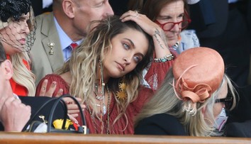 Takto sa dáma nespráva. Dcére Michaela Jacksona vidieť až dovnútra