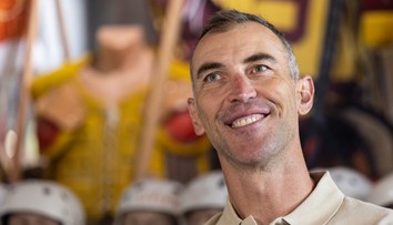 Zdeno Chára plánuje veľkolepú rozlúčku s kariérou. Do Trenčína príde mnoho osobností vrátane Pastrňáka