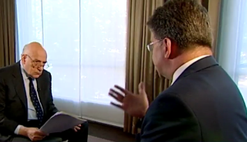 Minister Lajčák sa v diskusnej relácii poriadne zapotil, „zlizol“ si to za Fica