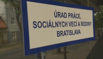 Po škole absolventi nemusia tápať. Úrad práce im vie pomôcť s hľadaním zamestnania, praxou aj podnikaním
