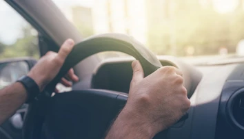 Na jednu nádrž prešiel 2 831 kilometrov. Vodičom radí jednoduché zmeny, ktoré dokážu znížiť spotrebu