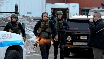 Vyhodili ho, tak spustil streľbu. Dráma v Aurore má päť mŕtvych