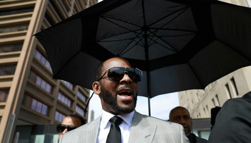 Speváka Roberta Kellyho porota uznala za vinného; hrozí mu doživotie