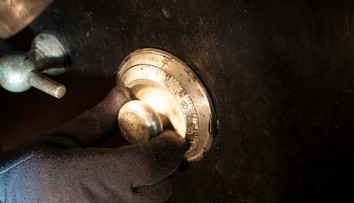 Muž si kúpil trezor za 15 eur. Keď v ňom našiel zabudnutý poklad, zachoval sa čestne