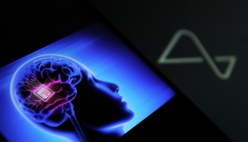 Prvý pacient, ktorý má v mozgu čip od Muskovho Neuralinku, dokáže ovládať mysľou myš počítača