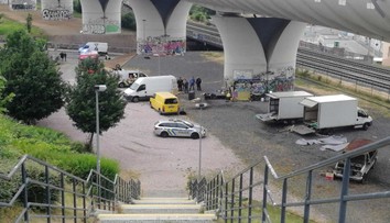 Výbuch v Prahe pri príprave nakrúcania seriálu: Rekvizitár prišiel o nohy, ďalší sa zranili