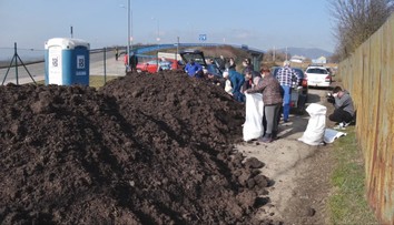 Poctivo triedili, prichádza zaslúžená odmena. V Dubnici nad Váhom dostávajú obyvatelia certifikovaný kompost