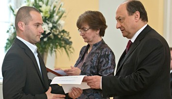 Poslanec Kolesár vraj dostal facku od spolustraníkov ĽSNS, obrátil sa na NAKA