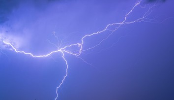 Muža v Taliansku počas búrky smrteľne zasiahol blesk. Výboj sa šíril veľmi nezvyčajným spôsobom