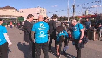 Eurovoľby sú aj hrou politikov v predbiehaní sa o pútavejšie bilbordy či získanie hlasov