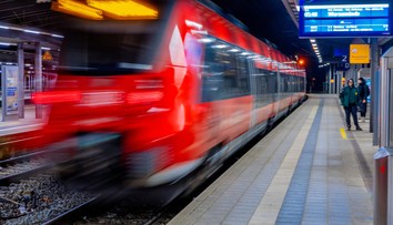 Kolaps nemeckej železničnej dopravy. Pre poruchu systému nejazdili vlaky