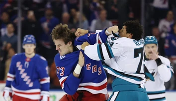Obávaný bitkár sa medzi elitou udržal dlhých 16 rokov. NHL prišla o jedného z posledných “tvrdých mužov“