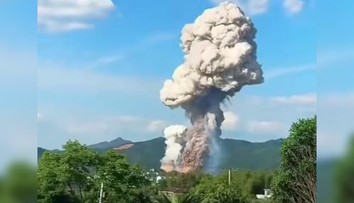 VIDEO: Továreň na ohňostroje rozmetal gigantický výbuch. Hlásia najmenej 26 mŕtvych