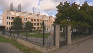 Hromadná nákaza salmonelózou v pražskej škole: Počet potvrdených prípadov rastie, hygienici našli príčinu