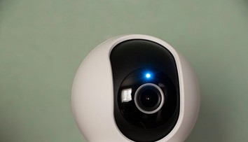 Ľudí špehujú v šatni aj vo verejných sprchách. Kamery vedia ukryť dokonca aj v pohári od kávy