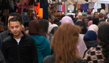 Obžalovaný z parížskych útokov sa sťažuje na justičné orgány: Zaobchádzajú s nami ako so psami