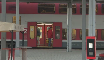 „Vlak odišiel bez nás.“ Matka s dcérou na vozíku prišli do Bratislavy o päť hodín neskôr