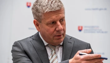 Lengvarský pred odchodom podpísal usmernenie na zmenu pohlavia. Matovič s Majerským zúria