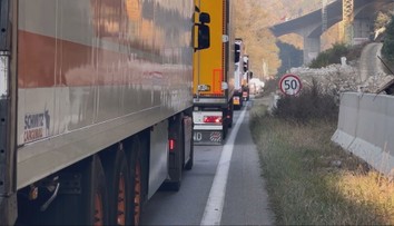 Musia byť trpezliví. Vodiči cestujúci južným koridorom v okolí Lučenca sa pripravujú na kolóny