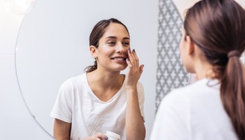 Prírodný botox bez ihiel: Jeden trend domácej starostlivosti o pleť ovládol sociálne siete