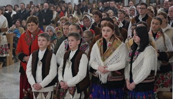 Na Orave sme prežili magickú polnočnú omšu. V tradičných goralských krojoch smerovali do kostola celé rodiny