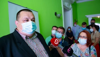 Hlavný hygienik vysvetlil, prečo a ako vydávajú jednotlivé rozhodnutia