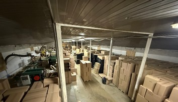 Pri Košiciach objavili nelegálnu výrobňu cigariet. Zaistili vyše 18 miliónov kusov a tiež 15 ton tabaku