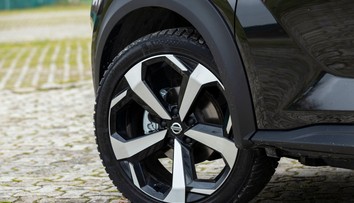 Jedna z najznámejších automobiliek na svete hlási veľké problémy. V hre je aj úplný zánik