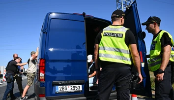 Hranice s Českom opäť pod kontrolou. Zastavovali autá, dodávky aj kamióny