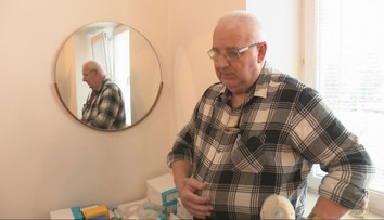 „Močový mechúr mi už nenarastie,“ hovorí dôchodca, jeho zdravotný stav sa nezmenil. Pre 4 eurá prišiel o štátnu pomoc