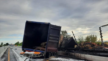 Tragická ranná nehoda na D2. Dva kamióny sa po zrážke ocitli v plameňoch, zahynuli obaja vodiči