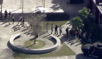 Trump po masakre na strednej škole navštívi Floridu