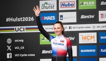 Ušla jej len víťazka Tour de France. Skvelá Chladoňová po parádnom výkone na pódiu a v bielom drese