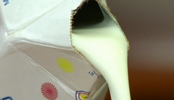 Mliekari sú na dne: Pre ceny hrozia protestmi