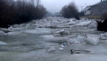 Ľadové kryhy strašia ľudí, obávajú sa povodní