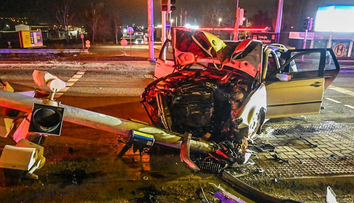 Opitý vodič rozmlátil semafor v Košiciach, skončil s ťažkými zraneniami