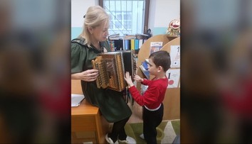 Našla netradičný spôsob, ako pomáhať deťom s postihnutím. Tie, ktoré nekomunikovali, začínajú vydávať zvuky