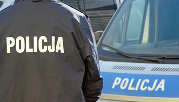 Susedia mali vidieť už len zakrvavené okno. Muž dobodal partnerku vo Varšave, malo ísť o Slovákov