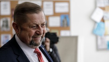 Harabin bodoval u väzňov, Kotleba v obci, ktorú vypálili nacisti. Aj takto vyzerali voľby z pohľadu čísel