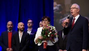 Jiří Drahoš si po prehratých voľbách zaspieval