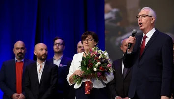 Jiří Drahoš si po prehratých voľbách zaspieval