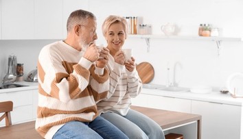 Pijete kávu každé ráno? Odborníci vysvetľujú, čo robí s telom a kedy môže škodiť