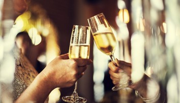 Alkohol a mastné jedlá? Gastroenterológ vyvracia mýtus