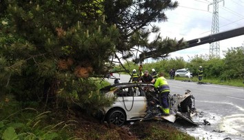 Traja mŕtvi pre čelnej zrážke áut pri Černožiciach