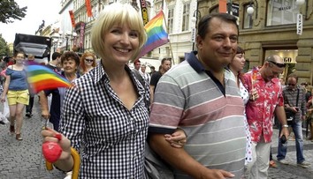 Manželka obvinila českého expremiéra Paroubka z miliónových nelegálnych príjmov