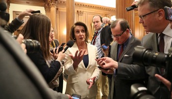 Prekonala rekord v rečnení. V osemhodinovom prejave šéfka Demokratov obhajovala imigrantov